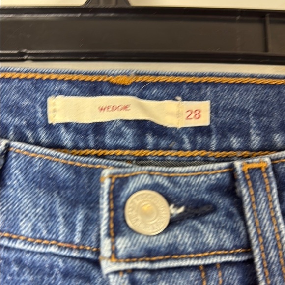 Levi's Women's Wedgie Jeans Size 28 - Picture 3 of 9